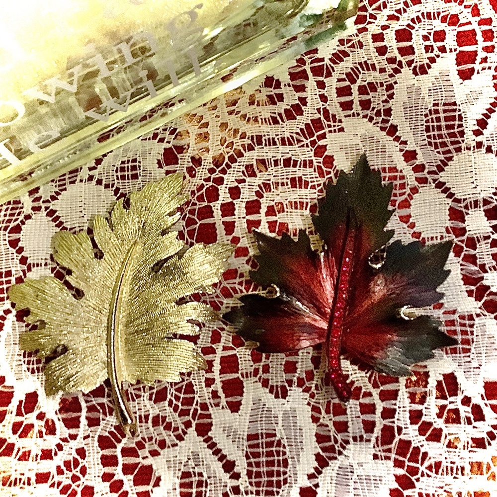 Vintage brooch fashion jewelry Pin lot of 2 large leaves